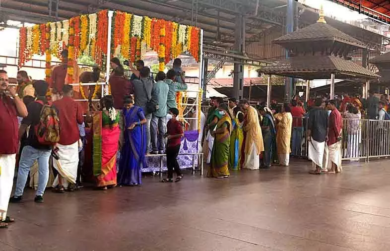 എല്ലാം ചിട്ടയോടെ, ഗു​രു​വാ​യൂ​ര്‍ സാ​ക്ഷ്യം​വ​ഹി​ച്ച​ത് 236 വി​വാ​ഹ​ങ്ങ​ള്‍ക്ക്