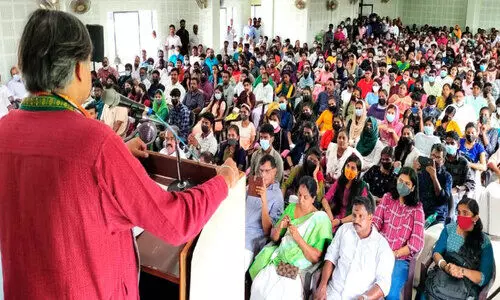 വിദ്യാഭ്യാസ സമ്പ്രദായം നവീകരിക്കണം -ശശി തരൂർ