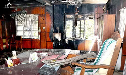 കൊല്ലം മേയറുടെ ഓഫിസിൽ തീപിടിത്തം; കാൽ കോടിയുടെ നഷ്ടം കൊല്ലം മേയറുടെ ഓഫിസിൽ തീപിടിത്തം; കാൽ കോടിയുടെ നഷ്ടം