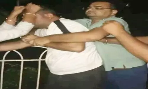 പെൺ സുഹൃത്തിനൊപ്പം കാറിൽ; ബി.ജെ.പി നേതാവിനെ മർദിച്ച് ഭാര്യയും കുടുംബവും -VIDEO