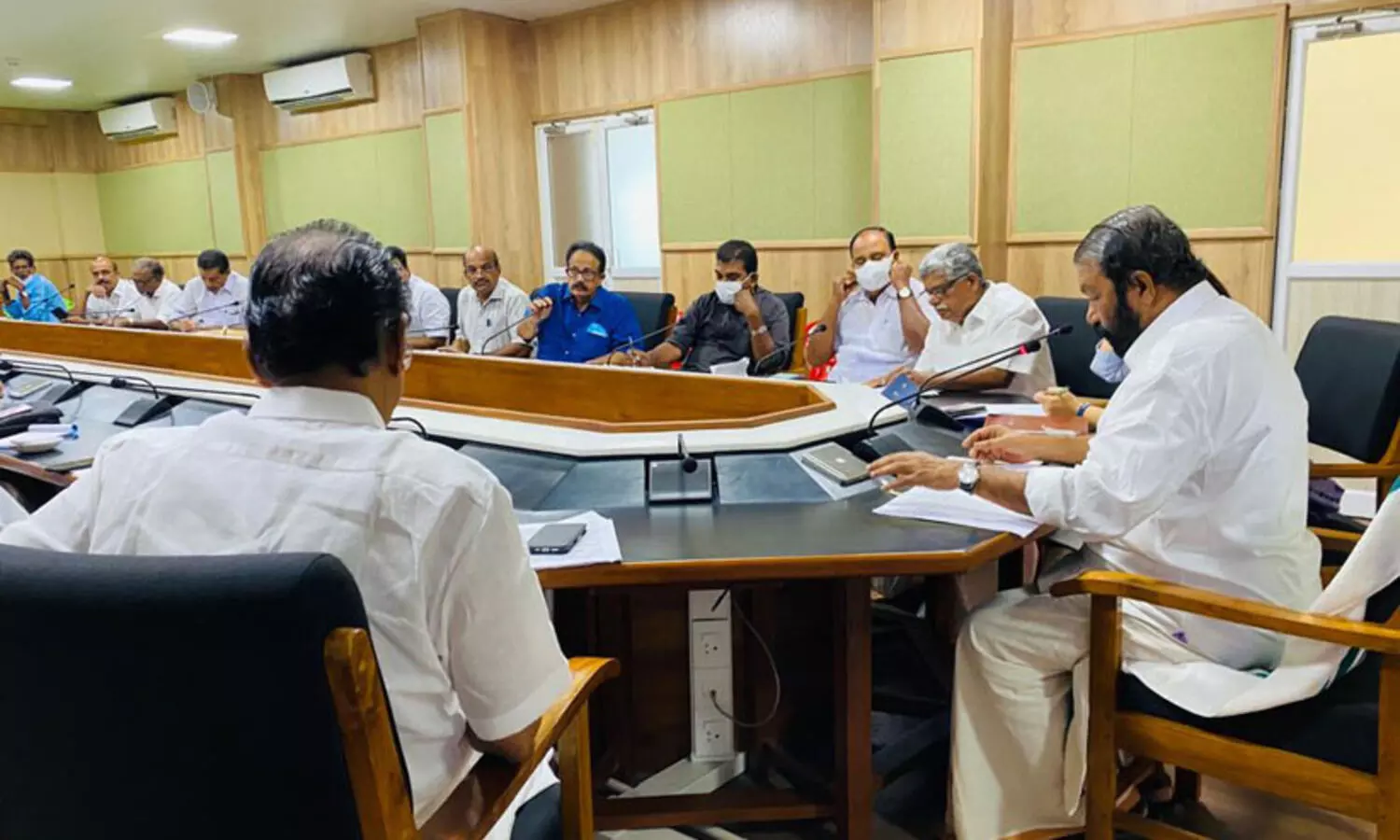 ബോണസ് തർക്കങ്ങളിൽ തീരുമാനമെടുക്കണമെന്ന് വി.ശിവൻകുട്ടി ലേബർ കമ്മീഷണർക്ക് നിർദ്ദേശം നൽകി