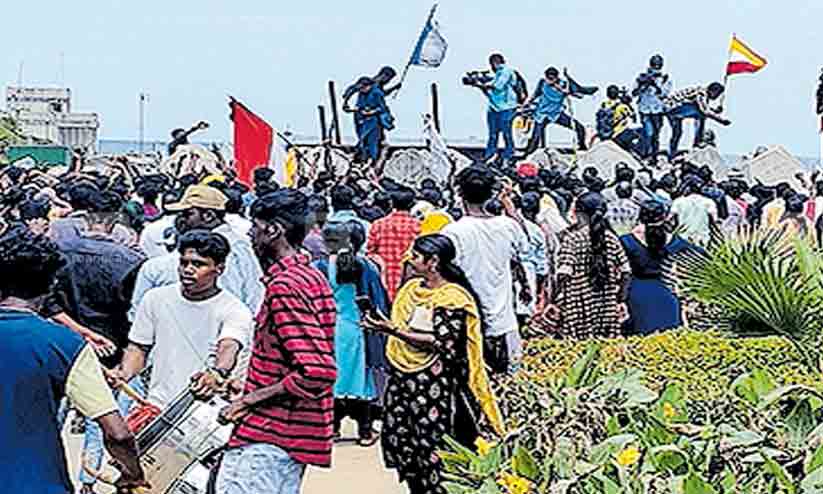 ഇന്നുമുതൽ വിഴിഞ്ഞത്ത് സമരം കടലിലും ഇന്നുമുതൽ വിഴിഞ്ഞത്ത് സമരം കടലിലും