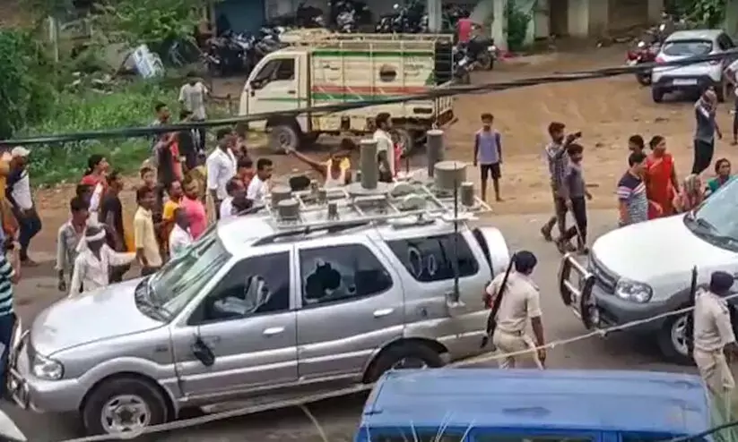 stone pelting stone pelting