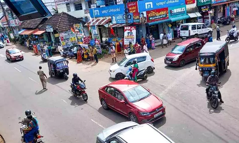 കുരുക്കിന്‍റെ കടമ്പകടക്കാതെ കടമ്പനാട്