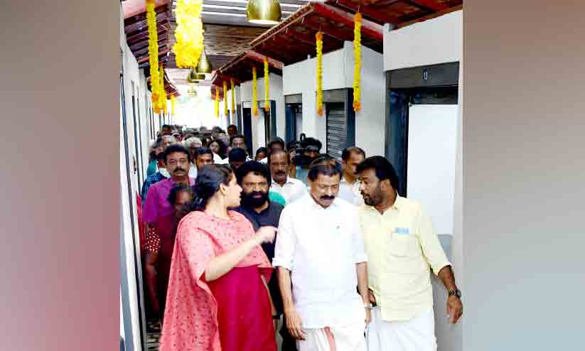 ആധുനിക രീതിയിൽ തെരുവുകച്ചവട കേന്ദ്രങ്ങൾ ആരംഭിക്കും -മന്ത്രി ആധുനിക രീതിയിൽ തെരുവുകച്ചവട കേന്ദ്രങ്ങൾ ആരംഭിക്കും -മന്ത്രി