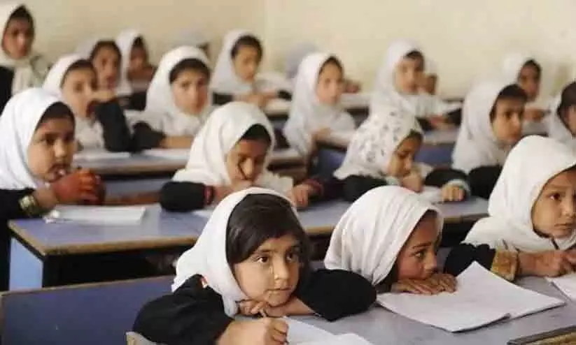 എട്ടുമാസമായി അഭയാർഥി കുട്ടികൾക്ക് പഠിക്കാൻ സ്കൂളുകൾ കണ്ടെത്താൻ കഴിയാതെ അഫ്ഗാൻ അധികൃതർ എട്ടുമാസമായി അഭയാർഥി കുട്ടികൾക്ക് പഠിക്കാൻ സ്കൂളുകൾ കണ്ടെത്താൻ കഴിയാതെ അഫ്ഗാൻ അധികൃതർ