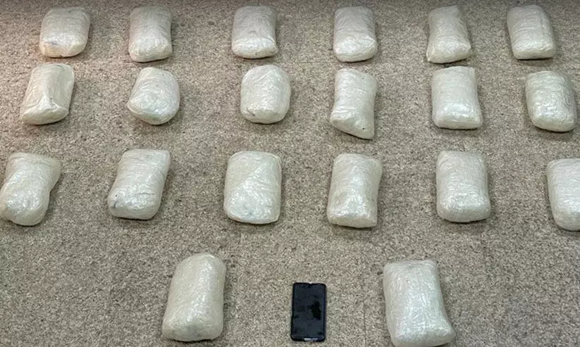 20 കിലോ മയക്കുമരുന്നുമായി ഏഷ്യൻ വംശജൻ പിടിയിൽ 20 കിലോ മയക്കുമരുന്നുമായി ഏഷ്യൻ വംശജൻ പിടിയിൽ