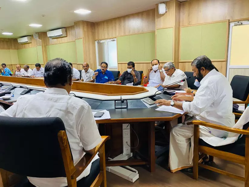 ബോണസ് തർക്കങ്ങളിൽ തീരുമാനമെടുക്കണമെന്ന് വി.ശിവൻകുട്ടി ലേബർ കമ്മീഷണർക്ക് നിർദ്ദേശം നൽകി ബോണസ് തർക്കങ്ങളിൽ തീരുമാനമെടുക്കണമെന്ന് വി.ശിവൻകുട്ടി ലേബർ കമ്മീഷണർക്ക് നിർദ്ദേശം നൽകി