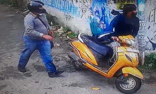 പട്ടാപ്പകൽ പൊലീസിന് നേരെ തോക്ക് ചൂണ്ടി മോഷണ സംഘം രക്ഷപ്പെട്ടു