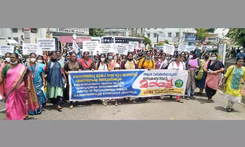 ആശ വർക്കർമാർ സെക്രട്ടേറിയറ്റ് മാർച്ച് നടത്തി