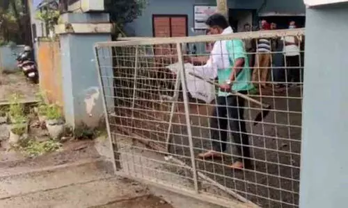 ഗുരുവായൂർ സ്റ്റേഷനിൽ നായുമായെത്തി മധ്യവയസ്കന്‍റെ അക്രമം