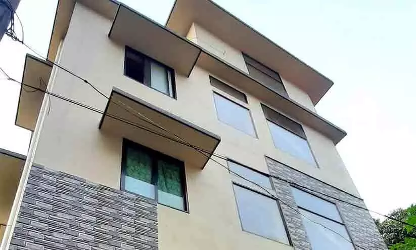 സമാന്തര ടെലിഫോൺ എക്സ്ചേഞ്ച്; പ്രതിയുടെ ഉന്നത ബന്ധവും സമാന കേസിലെ പങ്കാളിത്തവും പരിശോധിക്കുന്നു