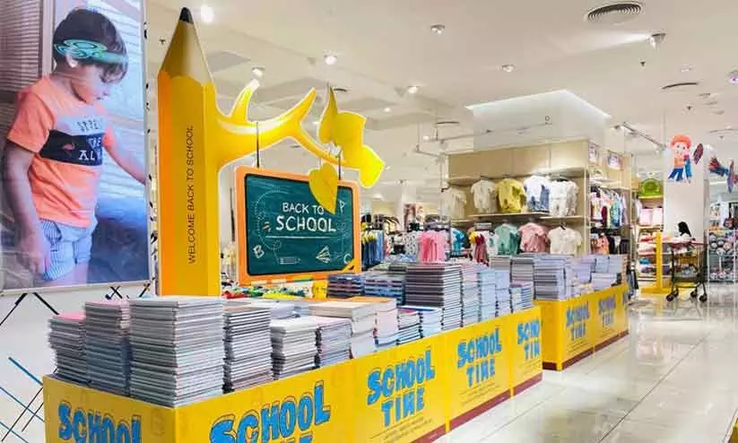 സ്കൂളുകള് തുറക്കാന് ദിവസങ്ങള്; വിപണി സജീവം സ്കൂളുകള് തുറക്കാന് ദിവസങ്ങള്; വിപണി സജീവം