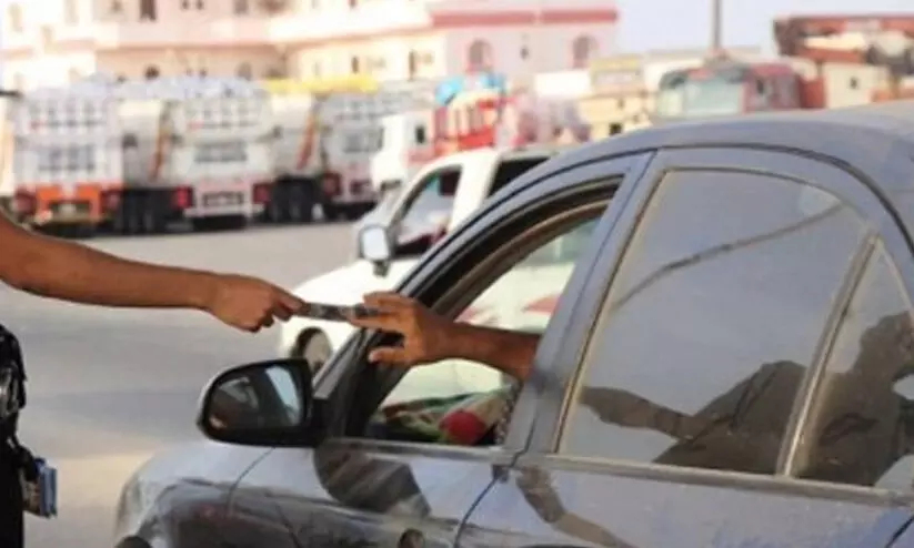 അറ്റകുറ്റപ്പണിക്കായി വർക്ക്ഷോപ്പിലിട്ട കാറിൽ മദ്യം കടത്ത്; റിയാദില് മലയാളി കാറുടമക്കെതിരെ കേസ് അറ്റകുറ്റപ്പണിക്കായി വർക്ക്ഷോപ്പിലിട്ട കാറിൽ മദ്യം കടത്ത്; റിയാദില് മലയാളി കാറുടമക്കെതിരെ കേസ്