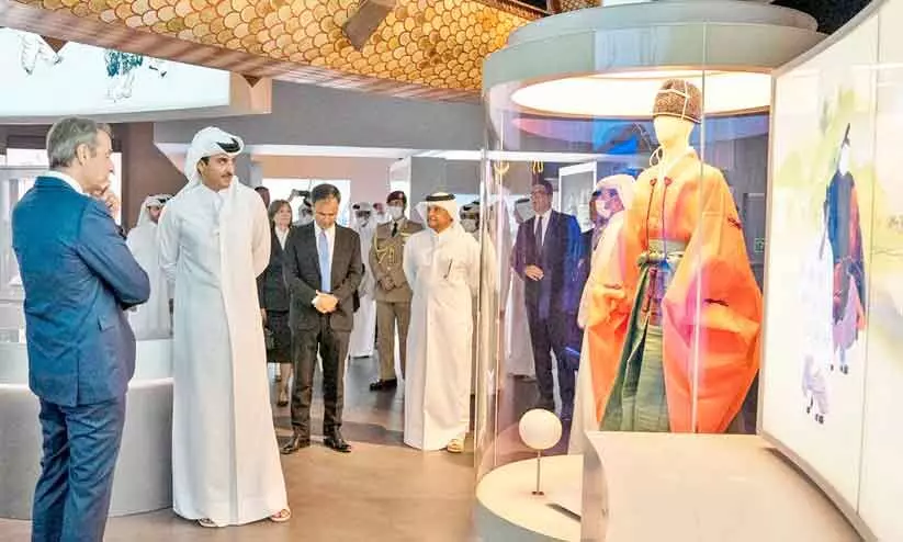 അമീറും ഗ്രീക് പ്രധാനമന്ത്രിയും സ്പോർട്സ് മ്യൂസിയത്തിൽ