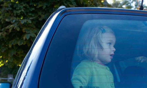 അശ്രദ്ധ മാറുന്നില്ല; അടച്ചിട്ട വാഹനങ്ങളിൽനിന്ന് 36 കുട്ടികളെ രക്ഷിച്ചു