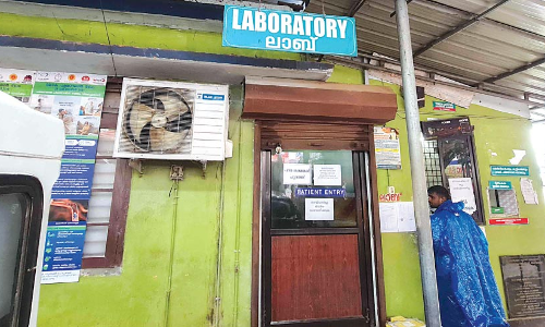 അരീക്കോട് താലൂക്ക് ആശുപത്രി ലാബ്: ബയോ കെമിസ്ട്രി യന്ത്രം പണിമുടക്കിയിട്ട് രണ്ടാഴ്ച