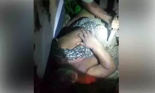 കലുങ്കിനും വീട്ടുമതിലിനും ഇടയിൽ വയോധികൻ കുടുങ്ങി; അഗ്നി രക്ഷാസേന രക്ഷപ്പെടുത്തി