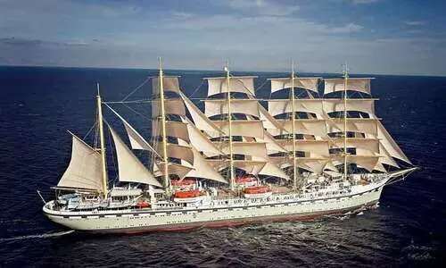 പായക്കപ്പലിലേറിവരുന്ന കളിയാരാധകർ