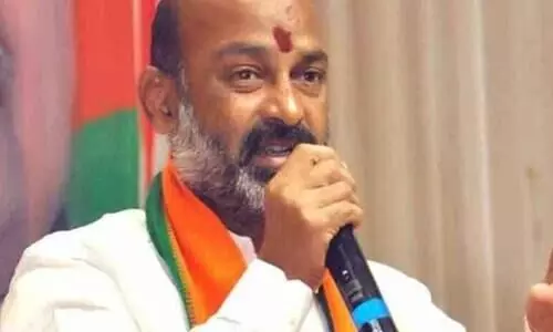 Telangana BJP chief defends carrying Amit Shah’s footwear