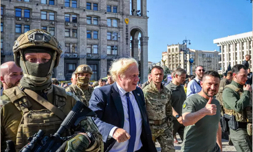 യുക്രെയ്ന് 300 കോടി ഡോളറിന്റെ ആയുധങ്ങൾ നൽകാൻ യു.എസ് യുക്രെയ്ന് 300 കോടി ഡോളറിന്റെ ആയുധങ്ങൾ നൽകാൻ യു.എസ്