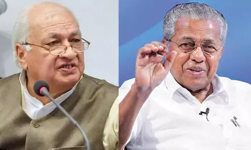 സംഘപരിവാർ വാട്സാപ്പ് ഗ്രൂപ്പുകളില്‍ നിന്നാണോ ഗവർണർ വിവരം ശേഖരിക്കുന്നത്; ചരിത്ര വിരുദ്ധത തുറന്നുകാട്ടി മുഖ്യമന്ത്രിയുടെ പരിഹാസം