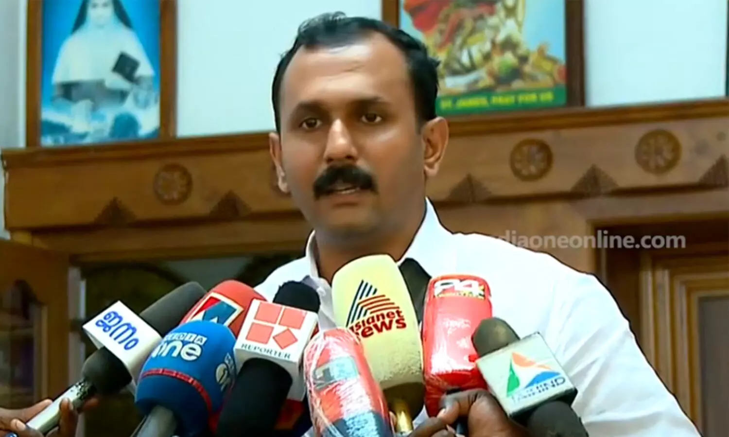 അത്രയും പൊട്ടനാണോ ഞാൻ​? പൊലീസ് തിരയുന്ന വ്യാജ ചാറ്റ് കണ്ടിട്ടുണ്ട്, ഉണ്ടാക്കിയത് ഞാനല്ല -ഷോൺ ജോർജ്