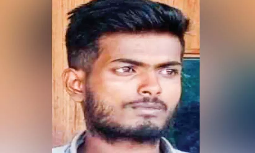 നാലു കിലോ കഞ്ചാവുമായി കണ്ണൂർ സ്വദേശി തിരൂർ റെയിൽ സ്റ്റേഷനിൽ പിടിയിൽ നാലു കിലോ കഞ്ചാവുമായി കണ്ണൂർ സ്വദേശി തിരൂർ റെയിൽ സ്റ്റേഷനിൽ പിടിയിൽ