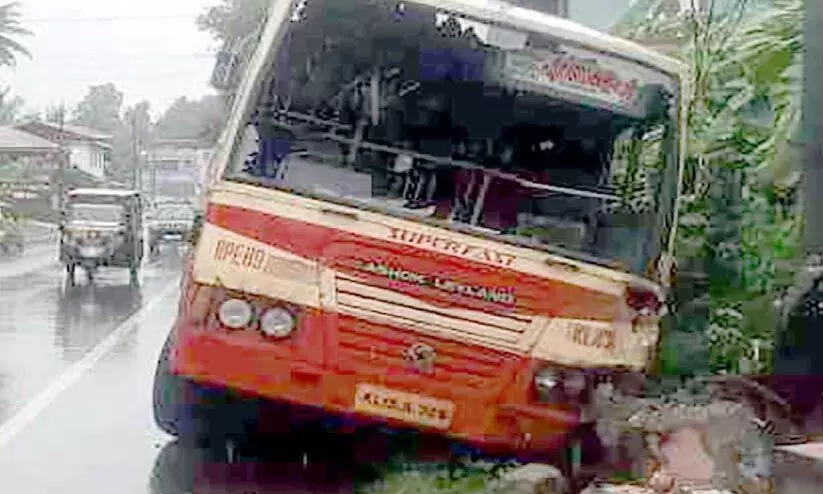 സുരക്ഷാ പാതയിൽ അപകടങ്ങൾക്ക് അതിവേഗം