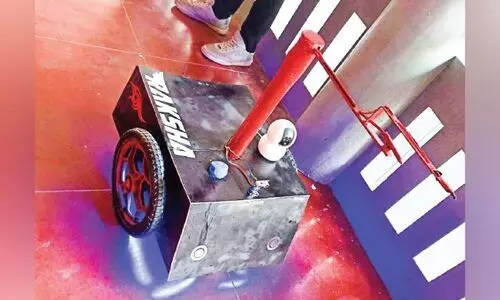 മനുഷ്യനെത്താൻ സാധിക്കാത്ത ഇടങ്ങളിൽ തീയണക്കാം; റോബോട്ടുമായി വിദ്യാർഥികൾ