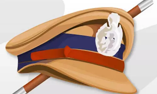 30 ക്രിമിനൽ കേസുകൾ; എന്നിട്ടും ഡിസ്മിസ് ചെയ്ത പൊലീസുകാരനെ എന്തിനാവും തിരികെയെടുത്തത്