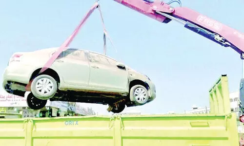 ഉപേക്ഷിക്കപ്പെട്ട വാഹനങ്ങൾ മുനിസിപ്പാലിറ്റി നീക്കിത്തുടങ്ങി