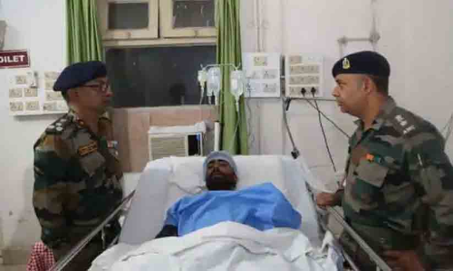 ജമ്മുവിൽ പരിക്കേറ്റ പാക് ഭീകരന് മൂന്ന് കുപ്പി രക്തം നൽകി ഇന്ത്യൻ സൈനികർ