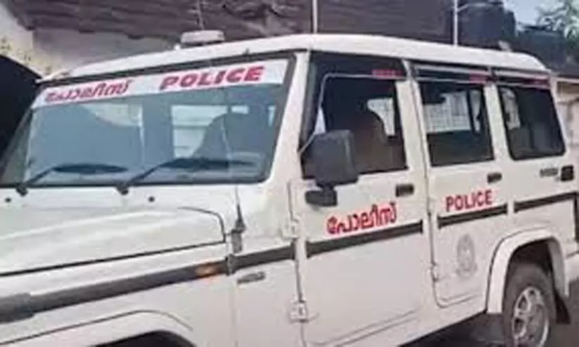 55 ലക്ഷം രൂപയുടെ നിരോധിത പുകയില ഉൽപന്നം പിടികൂടിയ സംഭവം: പ്രതികളെ പൊലീസിന് കൈമാറി