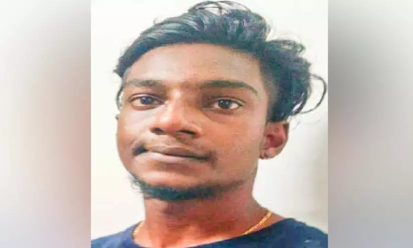 സ്കൂട്ടർ യാത്രികയെ ഇടിച്ചിട്ട് നിർത്താതെ പോയ ബൈക്ക് യാത്രികനെ സാഹസികമായി പിടികൂടി