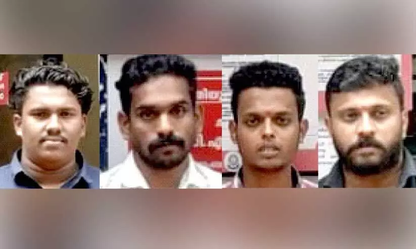 ഓട്ടോ അടിച്ചുതകര്ത്ത പ്രതികള് അറസ്റ്റില് ഓട്ടോ അടിച്ചുതകര്ത്ത പ്രതികള് അറസ്റ്റില്