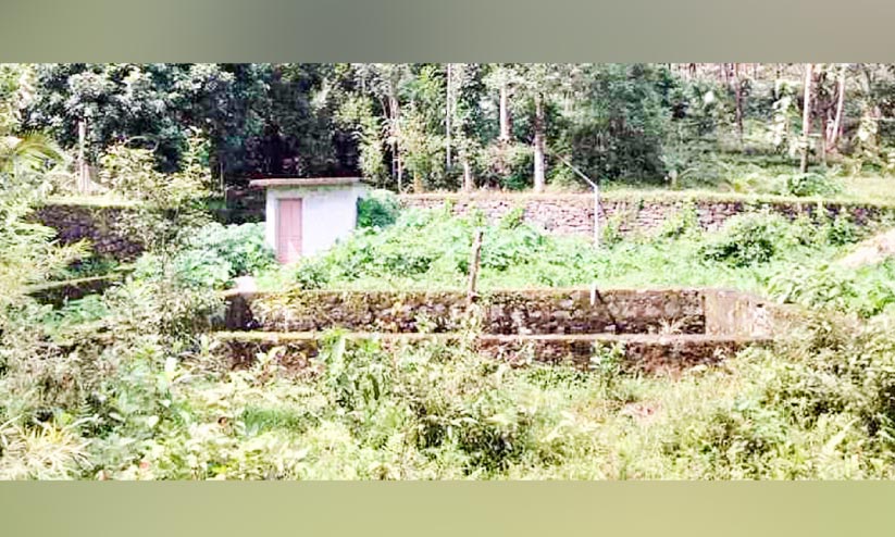 പൂമാലയിൽ 15 ലക്ഷത്തിന്റെ കുടിവെള്ള പദ്ധതി പൂർത്തിയാകുന്നു പൂമാലയിൽ 15 ലക്ഷത്തിന്റെ കുടിവെള്ള പദ്ധതി പൂർത്തിയാകുന്നു