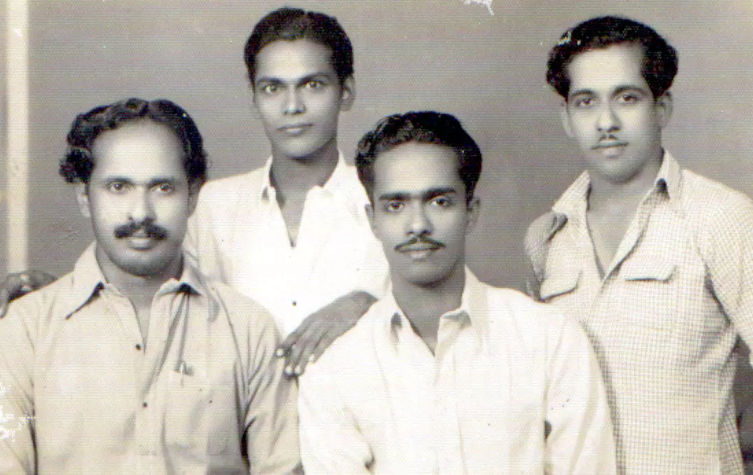 'നി​​ങ്ങ​​ളെ​​ന്നെ ക​​മ്മ്യൂ​​ണി​​സ്റ്റാ​​ക്കി' ടീ​​മി​​ലെ കാ​​മ്പി​​ശ്ശേ​​രി, പ​​ര​​വൂ​​ർ ജി. ​​ദേ​​വ​​രാ​​ജ​​ൻ, കെ.​​എ​​സ്. ജോ​​ർ​​ജ്, വെ​​ളി​​യം ഭാ​​സ്ക​​ര​​പ്പ​​ണി​​ക്ക​​ർ