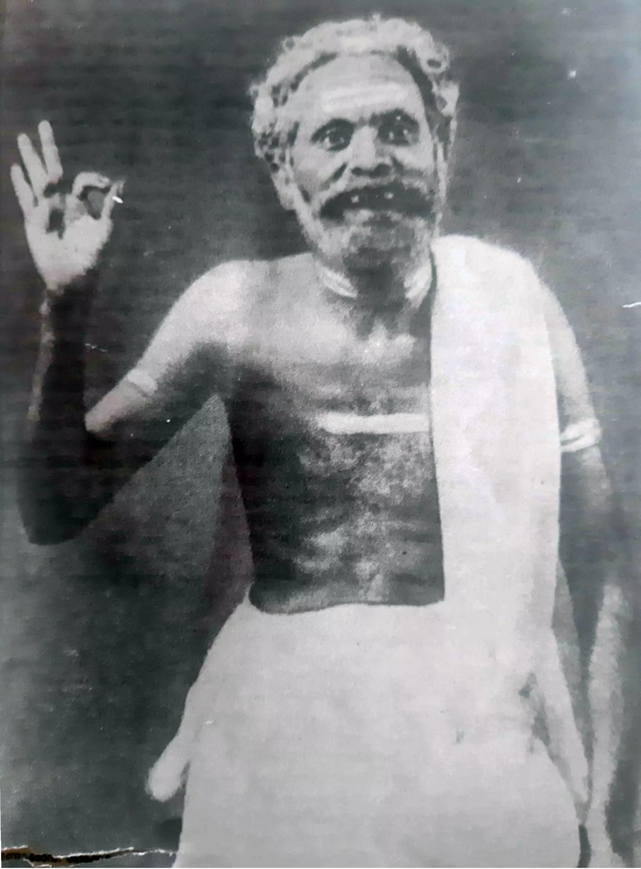 'നി​​ങ്ങ​​ളെ​​ന്നെ ക​​മ്മ്യൂ​​ണി​​സ്റ്റാ​​ക്കി'​​യി​​ലെ പ​​ര​​മു​​പി​​ള്ള​​യു​​ടെ വേ​​ഷ​​ത്തി​​ൽ