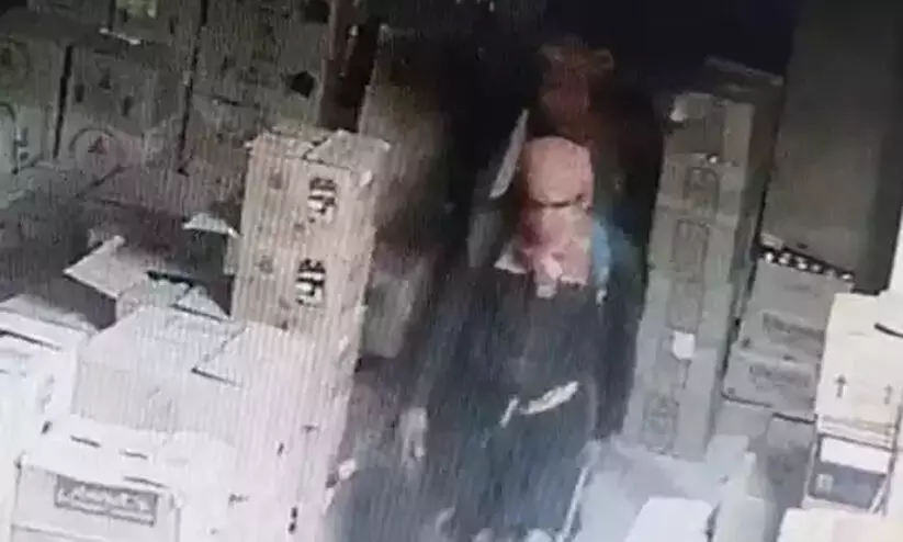 ബിവറേജസ് ഔട്ട്‍ലറ്റിലെ ലക്ഷം രൂപ തൊട്ടില്ല; മോഷ്ടാക്കൾ അടിച്ചുമാറ്റിയത് 11 കുപ്പി മദ്യം!