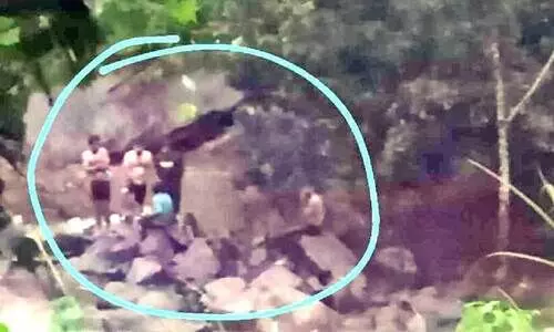 മലവെള്ളപ്പാച്ചിൽ; ഉറുമി പുഴയിൽ കുടുങ്ങിയ അഞ്ച് യുവാക്കളെ രക്ഷപ്പെടുത്തി