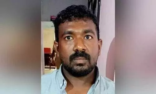 പോക്സോ കേസ്; പ്രതി വിമാനത്താവളത്തിൽ പിടിയിൽ പോക്സോ കേസ്; പ്രതി വിമാനത്താവളത്തിൽ പിടിയിൽ