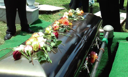 സ്വന്തം സംസ്കാരത്തിനിടെ ഞെട്ടിയുണർന്ന് മൂന്നുവയസുകാരി; പിന്നാലെ മരണം