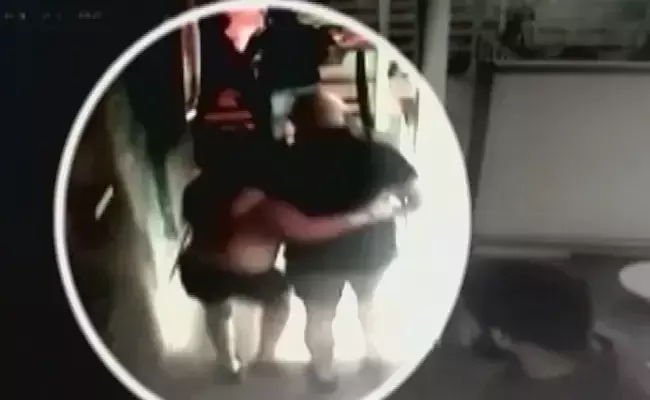 മരിക്കുന്നതിന് മണിക്കൂറുകൾക്ക് മുമ്പ് അവശയായി ഗോവയിലെ പബിൽ സൊനാലി ഫോഗട്ട്; ദൃശ്യങ്ങൾ പുറത്ത്