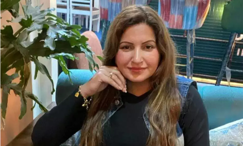 സൊനാലിയെ നിർബന്ധിപ്പിച്ച് പ്രത്യേക ​ദ്രാവകം കുടിപ്പിക്കുന്ന ദൃശ്യങ്ങൾ പുറത്ത്