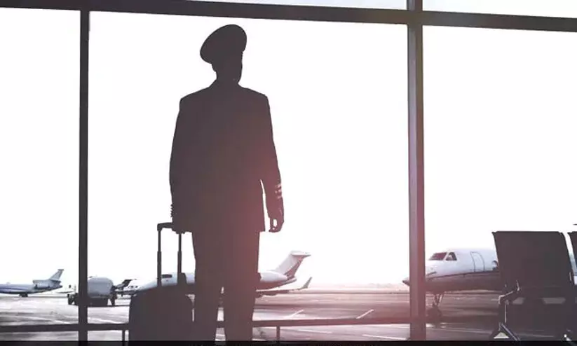 ലഹരി ഉപയോഗിച്ച് വിമാനം പറത്തൽ; പൈലറ്റിനെ ഡ്യൂട്ടിയിൽനിന്ന് ഒഴിവാക്കി ലഹരി ഉപയോഗിച്ച് വിമാനം പറത്തൽ; പൈലറ്റിനെ ഡ്യൂട്ടിയിൽനിന്ന് ഒഴിവാക്കി