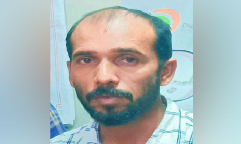 മുൻ തഹസിൽദാരെ മണൽ ലോറി ഇടിച്ച് കൊലപ്പെടുത്താൻ ശ്രമിച്ച പ്രതി അറസ്റ്റിൽ മുൻ തഹസിൽദാരെ മണൽ ലോറി ഇടിച്ച് കൊലപ്പെടുത്താൻ ശ്രമിച്ച പ്രതി അറസ്റ്റിൽ