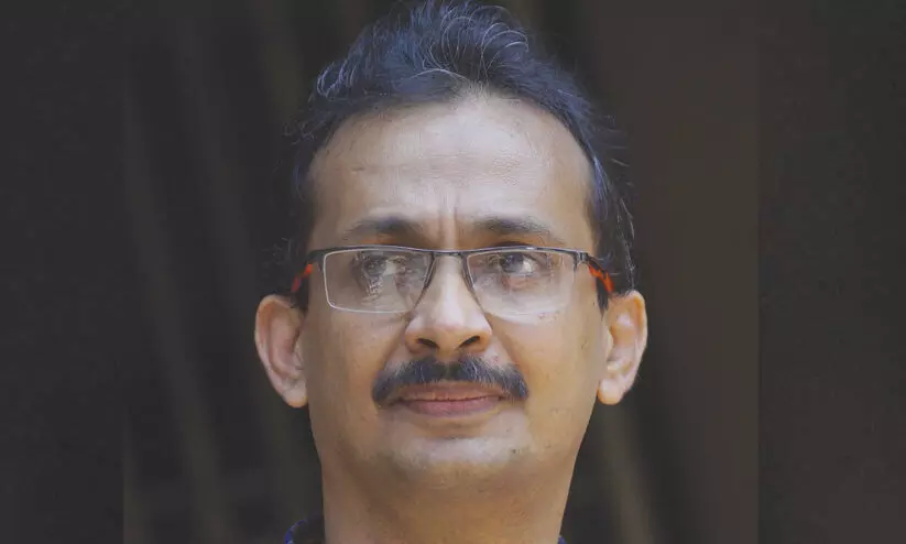 ടോളിഗഞ്ചിൽ താമസിക്കുമ്പോൾ അംഫാൻ കൊടുങ്കാറ്റ് വീശിയതിന്റെ അനുഭവം ഇ. ​സ​ന്തോഷ് കുമാ​ര്‍ എഴുതുന്നു