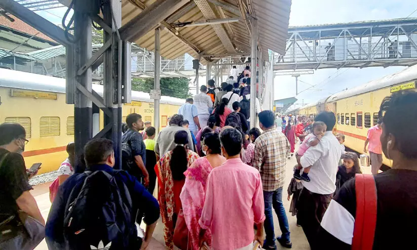 കണ്ണൂർ റെയിൽവേ സ്റ്റേഷൻ; യാത്രക്കാരെ കുടുക്കാൻ മേൽപാലവും ലിഫ്റ്റും