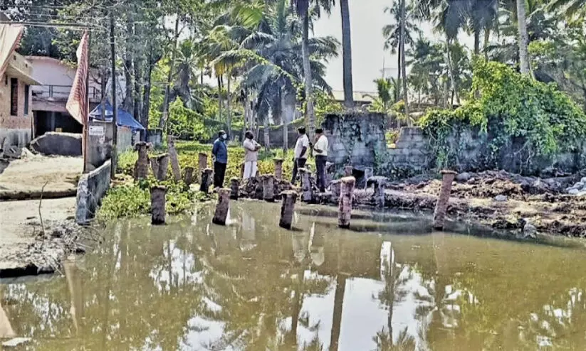 കരിയൽതോട് കൈയേറ്റം; സ്വകാര്യവ്യക്തി നൽകിയ ഹരജി ചെലവ് സഹിതം തള്ളി